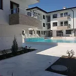 Emerald Hills Hotel