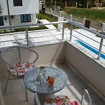 Emerald Hills 3*
