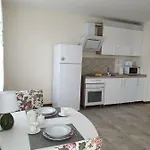 Emerald Hills 3*