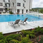 Emerald Hills 3*