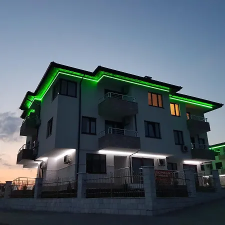 Emerald Hills 아파트호텔