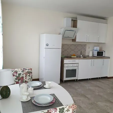 Emerald Hills 3*