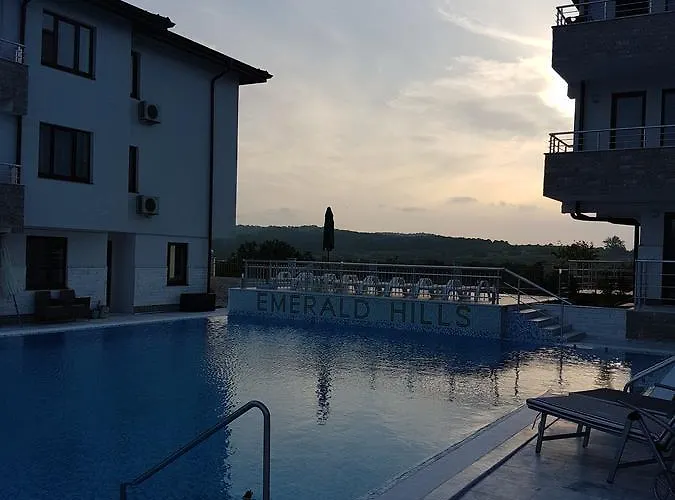 Хотел Emerald Hills