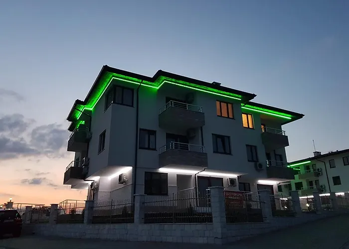 Emerald Hills Хотел