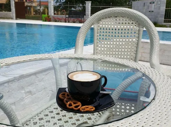 Emerald Hills Хотел